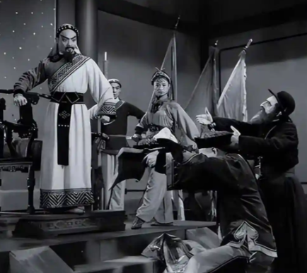 血色黎明：周秀英与小刀会起义的悲壮史诗